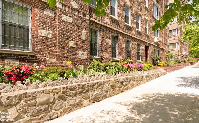 4445 Post Rd Apt 3B, New York City, NY 10471