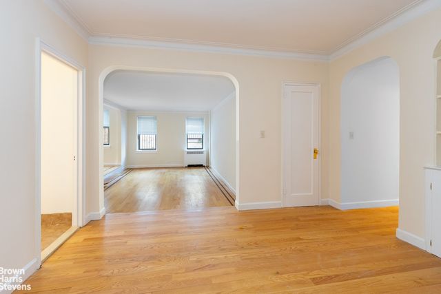 4445 Post Rd Apt 3B, New York City, NY 10471