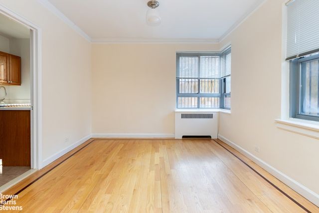 4445 Post Rd Apt 3B, New York City, NY 10471