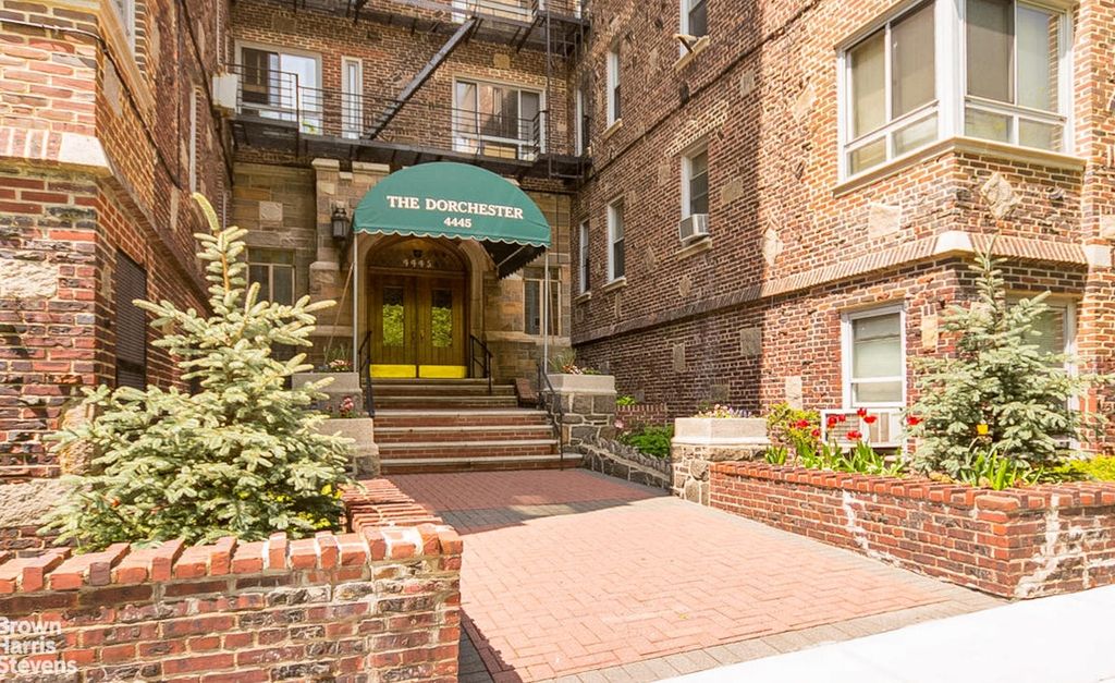 4445 Post Rd Apt 3B, New York City, NY 10471