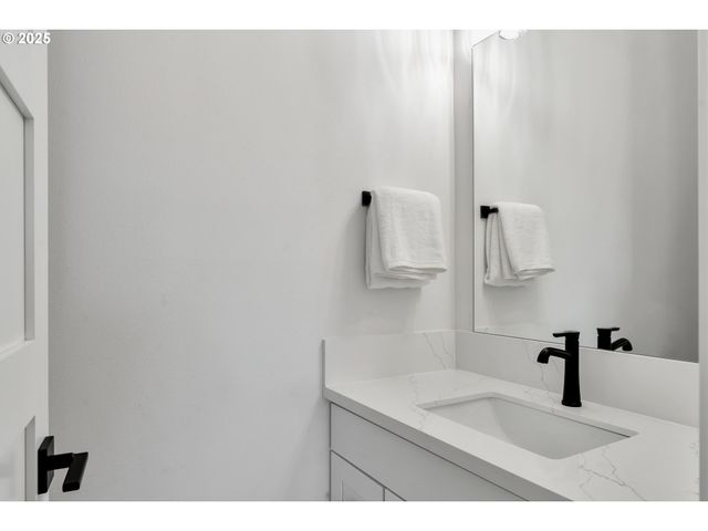 6560 Sw ROOD BRIDGE Rd, Hillsboro, OR 97123