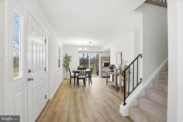 1332 BLUE JAY DR, Lancaster, PA 17601