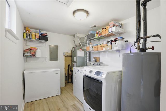 1332 BLUE JAY DR, Lancaster, PA 17601