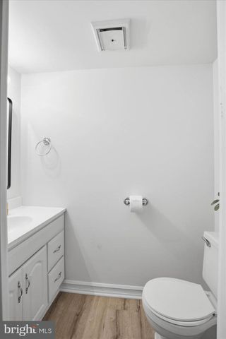 1332 BLUE JAY DR, Lancaster, PA 17601