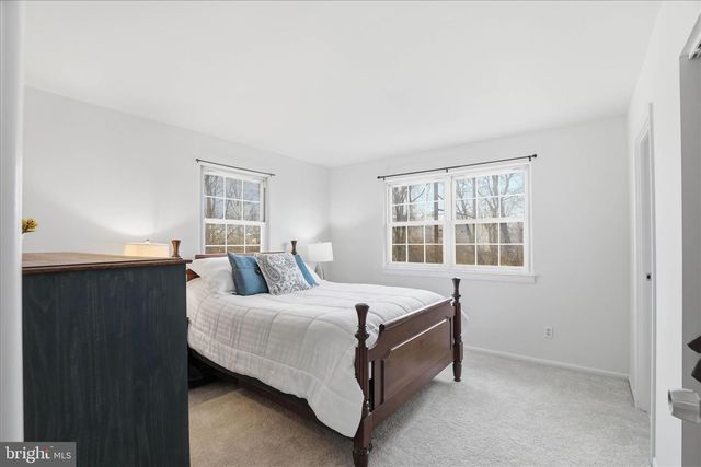 1332 BLUE JAY DR, Lancaster, PA 17601