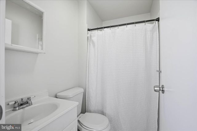 1332 BLUE JAY DR, Lancaster, PA 17601