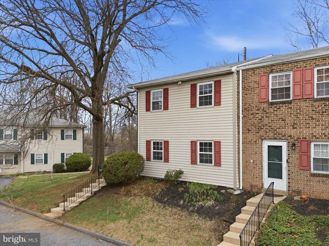 1332 BLUE JAY DR, Lancaster, PA 17601