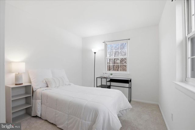 1332 BLUE JAY DR, Lancaster, PA 17601