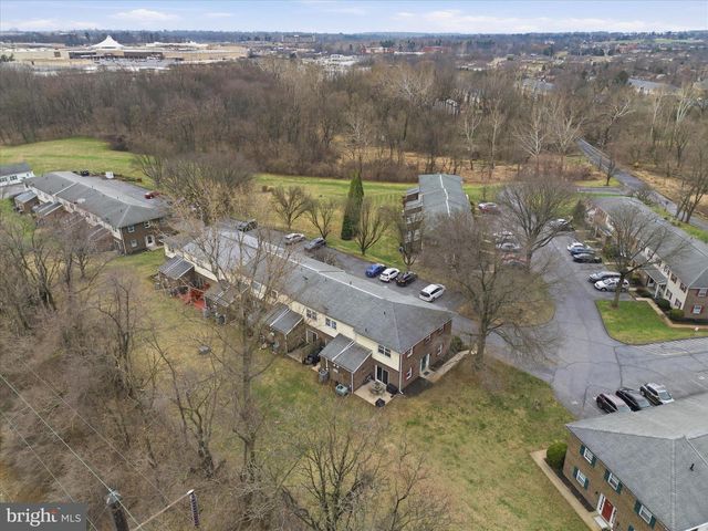 1332 BLUE JAY DR, Lancaster, PA 17601