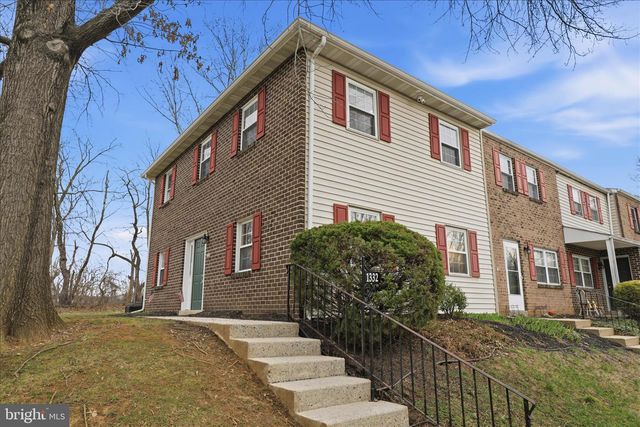 1332 BLUE JAY DR, Lancaster, PA 17601