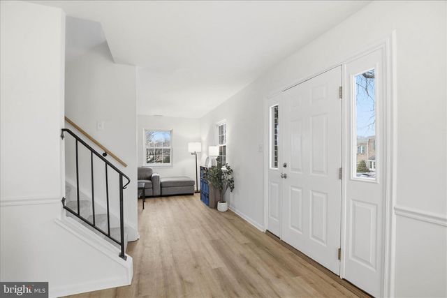 1332 BLUE JAY DR, Lancaster, PA 17601