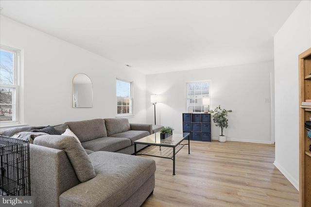 1332 BLUE JAY DR, Lancaster, PA 17601