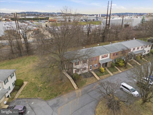 1332 BLUE JAY DR, Lancaster, PA 17601