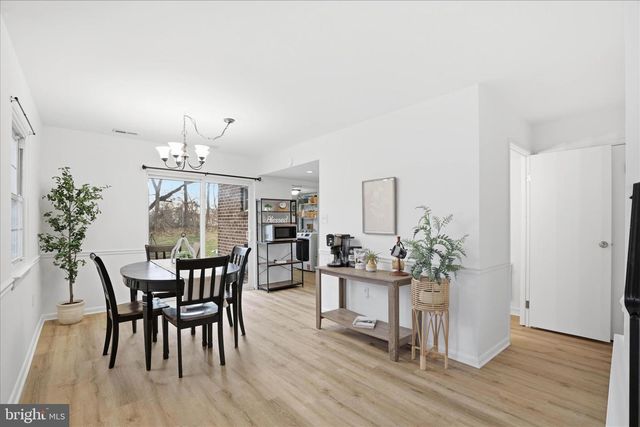 1332 BLUE JAY DR, Lancaster, PA 17601