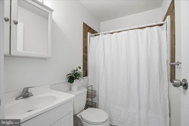 1332 BLUE JAY DR, Lancaster, PA 17601