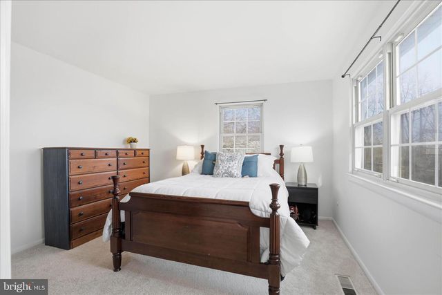 1332 BLUE JAY DR, Lancaster, PA 17601