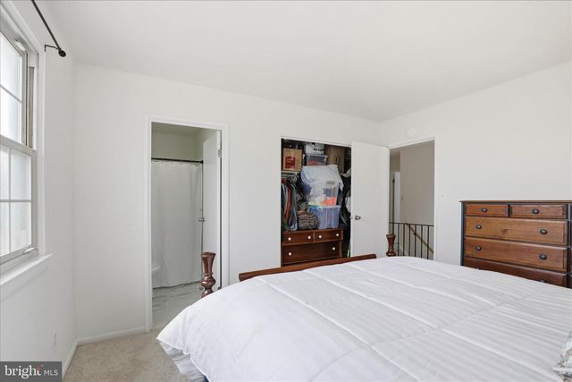 1332 BLUE JAY DR, Lancaster, PA 17601