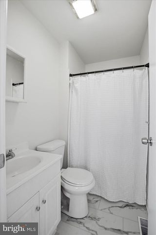 1332 BLUE JAY DR, Lancaster, PA 17601