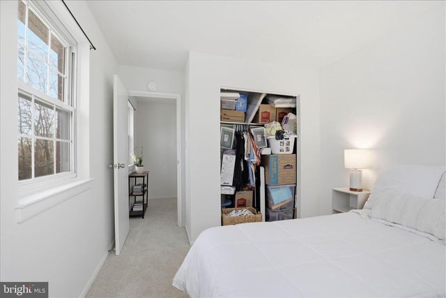 1332 BLUE JAY DR, Lancaster, PA 17601