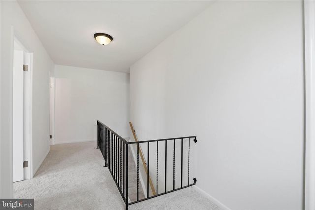 1332 BLUE JAY DR, Lancaster, PA 17601