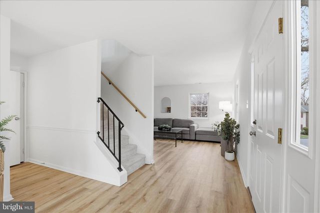 1332 BLUE JAY DR, Lancaster, PA 17601