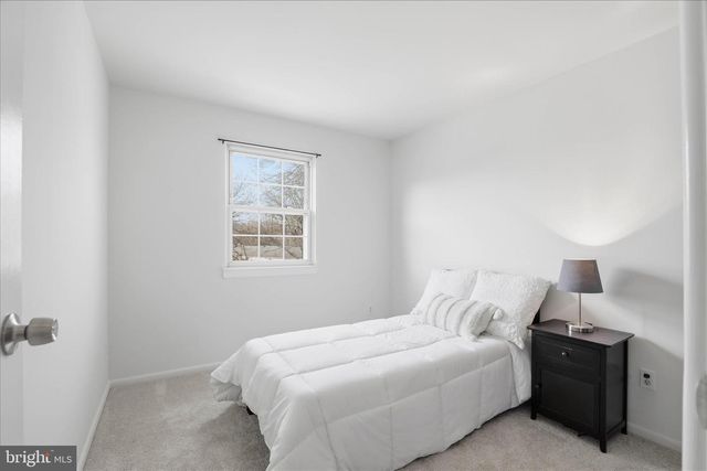 1332 BLUE JAY DR, Lancaster, PA 17601