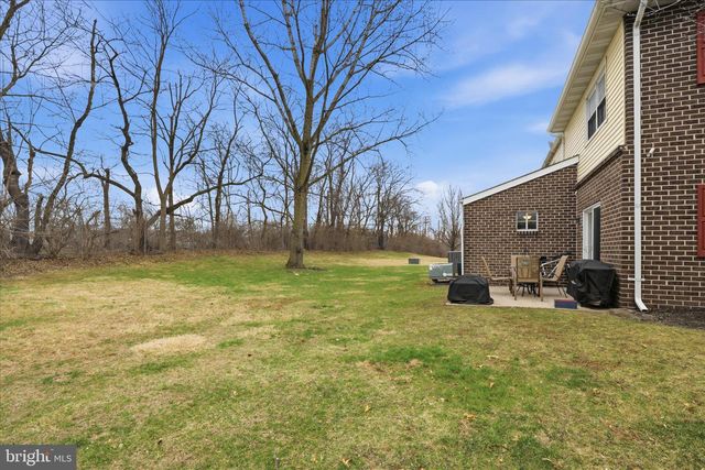 1332 BLUE JAY DR, Lancaster, PA 17601