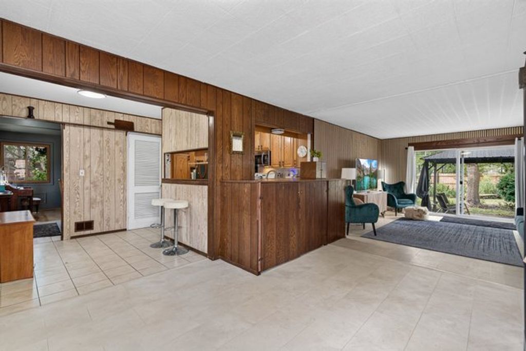7106 Beckwith Road, Morton Grove, IL 60053 — photo 4