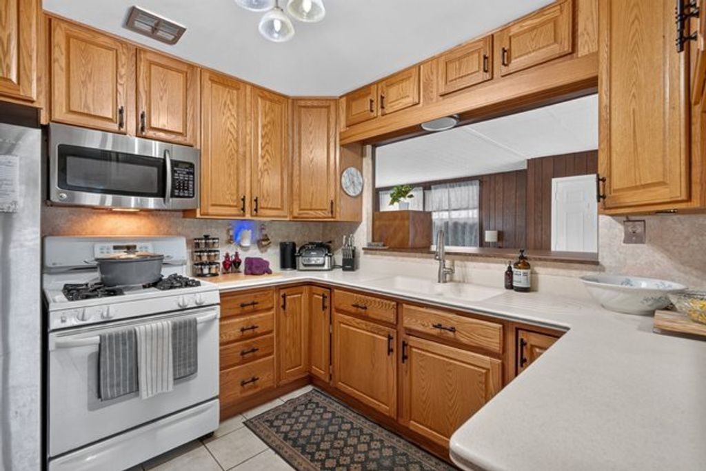 7106 Beckwith Road, Morton Grove, IL 60053 — photo 5