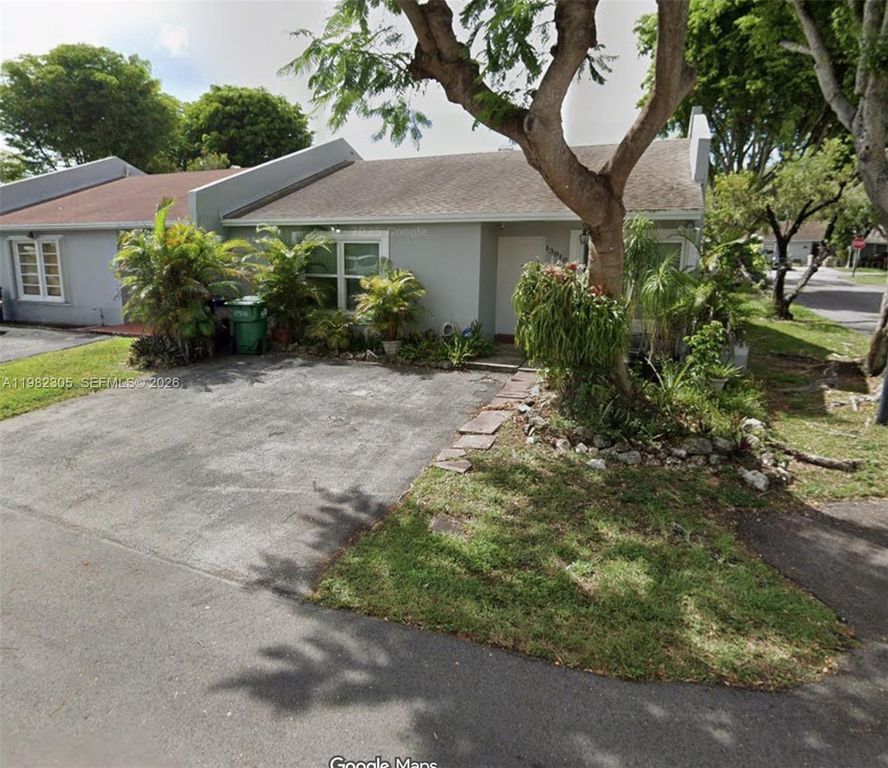 Image 1 of property listing at 13916 SW 56th Ln, Miami, FL 33183
