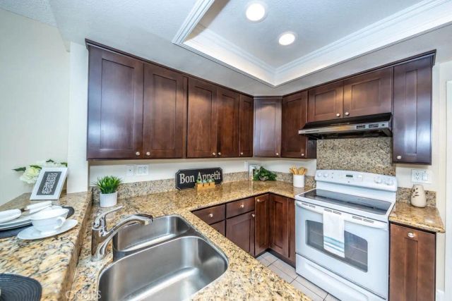 21 Ashbrook 102, Irvine, CA 92604