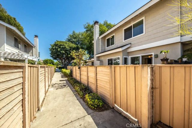 21 Ashbrook 102, Irvine, CA 92604