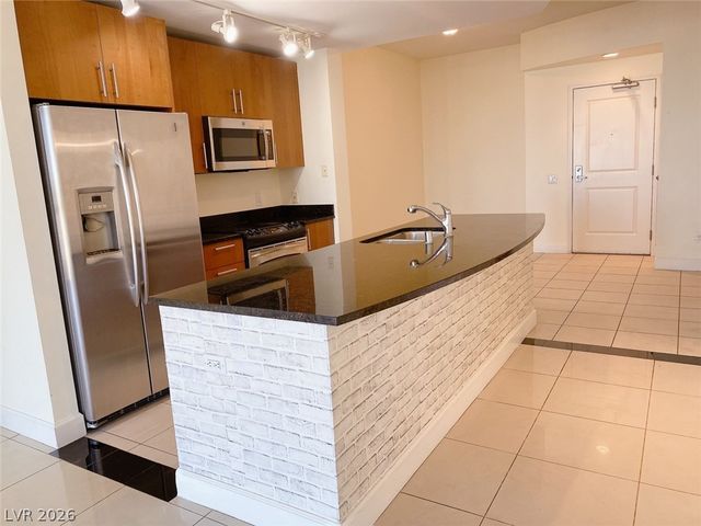 200 West Sahara Avenue 2010, Las Vegas, NV 89102