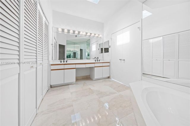 3600 Mystic Pointe Dr PH6, Aventura, FL 33180