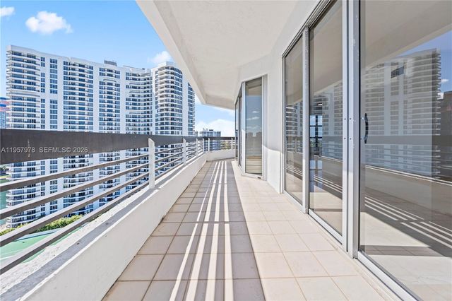 3600 Mystic Pointe Dr PH6, Aventura, FL 33180