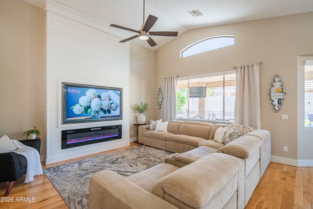 18164 W ADDIE Lane, Surprise, AZ 85374