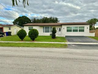 3470 NW 39th St, Lauderdale Lakes, FL 33309