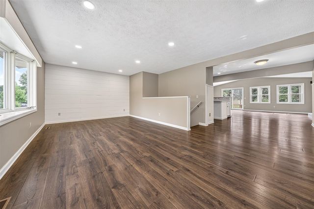 5036 Lands End Drive, Kalamazoo, MI 49009
