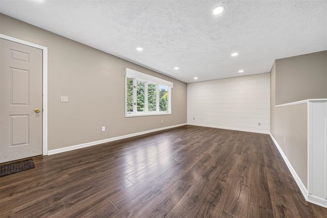 5036 Lands End Drive, Kalamazoo, MI 49009