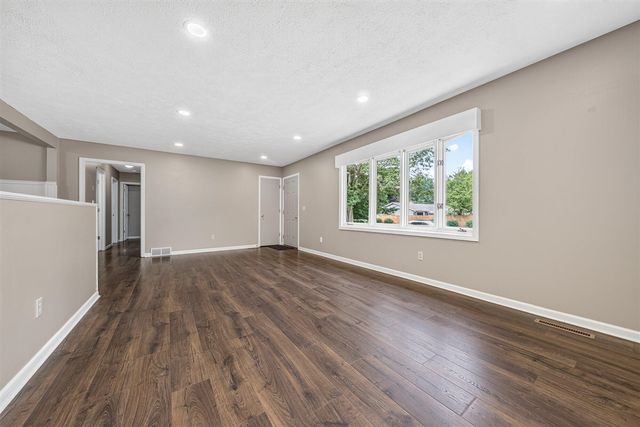 5036 Lands End Drive, Kalamazoo, MI 49009