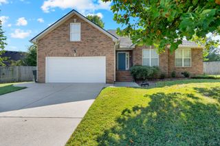 2702 Comer Dr, Murfreesboro, TN 37128