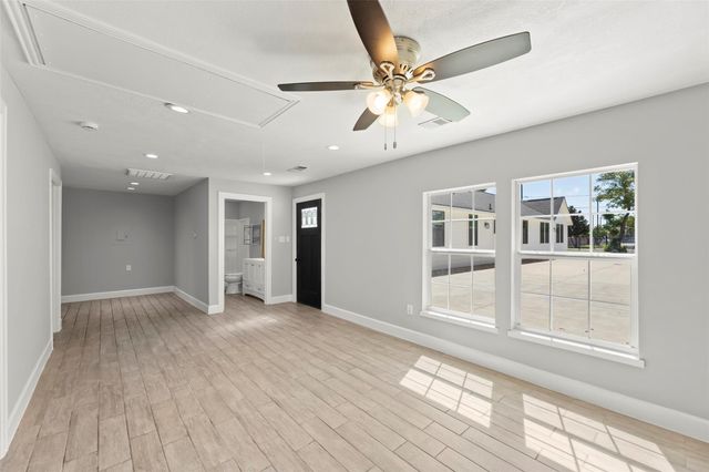 729 Caperton Street, Houston, TX 77022