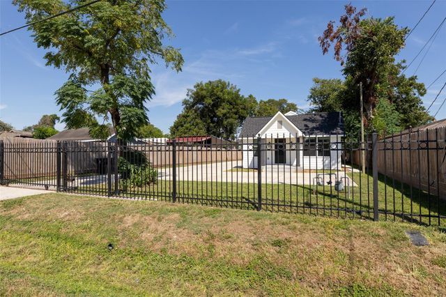 729 Caperton Street, Houston, TX 77022