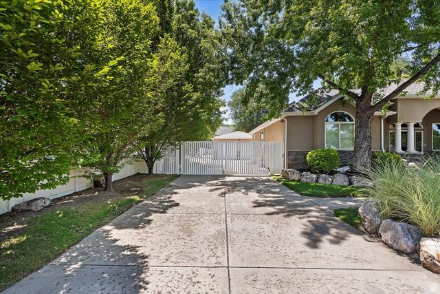 924 E COLLEGE ST, Millcreek, UT 84117