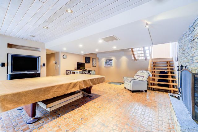 24 Spook Rock Road, Suffern, NY 10901