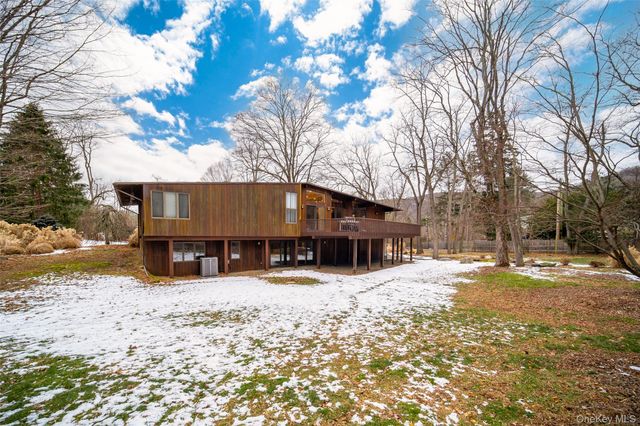 24 Spook Rock Road, Suffern, NY 10901