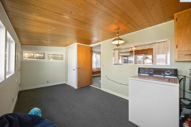 302 Rossell Ave, Richland, WA 99352