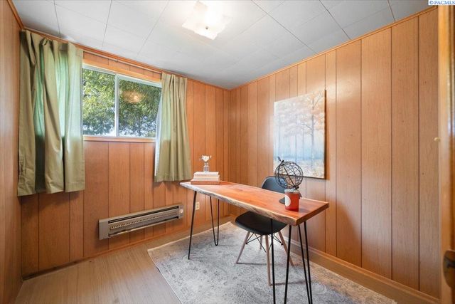 302 Rossell Ave, Richland, WA 99352