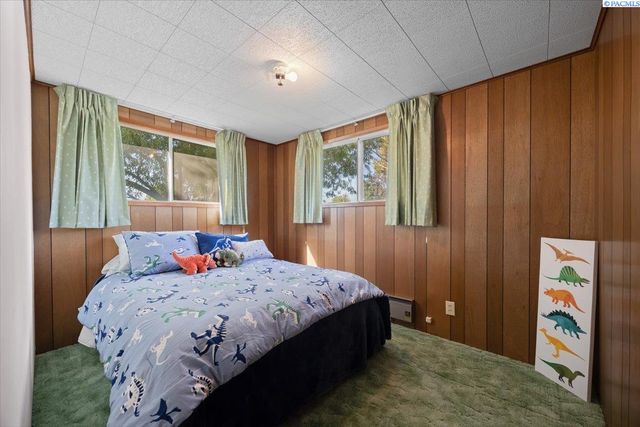 302 Rossell Ave, Richland, WA 99352