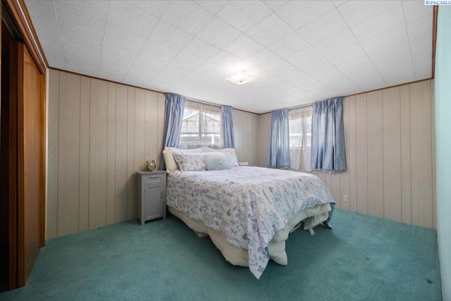 302 Rossell Ave, Richland, WA 99352